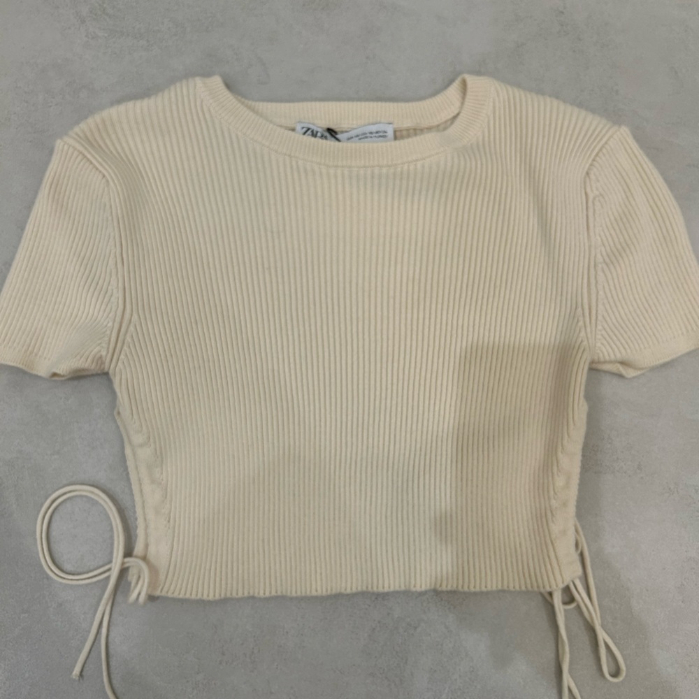 ZARA CROPPED TSHIRT
